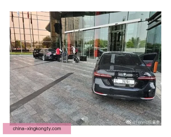 周意滞留迪拜自嘲似战地记者般